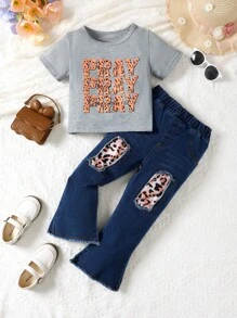 Camiseta de Manga Curta com Letras Impressas para Menina Jovem e Calça Jeans Flare com Remendo de Leopardo e Borda Desfiada para Primavera/Verão - Cinza - Ver 2