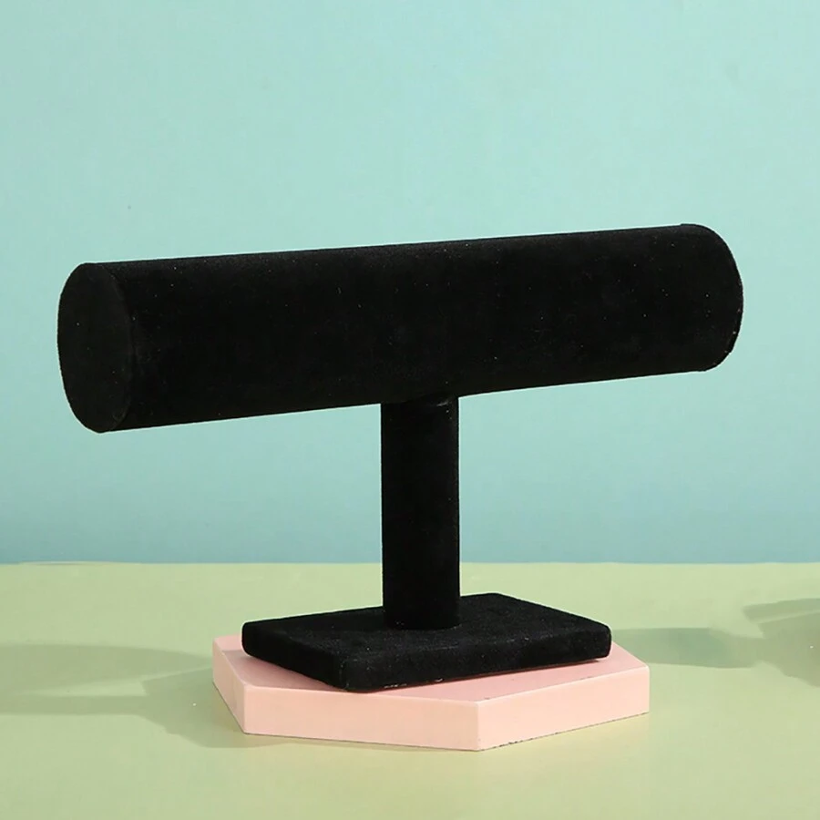 1个优雅的PU皮革手镯展示架，完美收纳和展示您最喜爱的手镯，是节日送礼、返校必备和时尚家居装饰的理想之选。这款别致实用的配饰将提升您的珠宝收藏，尤其适合圣诞节、感恩节、新年和情人节等庆祝活动。让您的配饰整齐有序、方便取用，同时为任何空间增添一丝精致感。无论是自用还是作为送给亲朋好友的贴心礼物，都是绝佳之选。立即提升您的珠宝收纳体验！