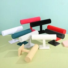 1个优雅的PU皮革手镯展示架，完美收纳和展示您最喜爱的手镯，是节日送礼、返校必备和时尚家居装饰的理想之选。这款别致实用的配饰将提升您的珠宝收藏，尤其适合圣诞节、感恩节、新年和情人节等庆祝活动。让您的配饰整齐有序、方便取用，同时为任何空间增添一丝精致感。无论是自用还是作为送给亲朋好友的贴心礼物，都是绝佳之选。立即提升您的珠宝收纳体验！