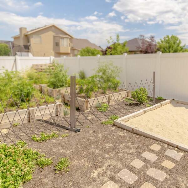 Outsunny Recinzione per Giardino a Larghezza Regolabile, Steccato per Giardino Multiuso in Metallo e Alluminio, 300x31x103.5 cm, Marrone Scuro