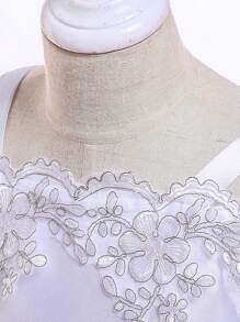 优雅缎面蕾丝腰部蝴蝶结装饰连衣裙，适合年轻女孩，可用于生日派对，不含头饰