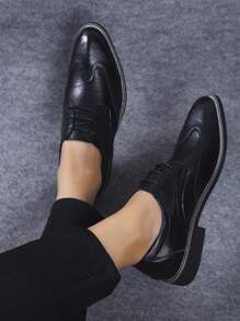 Men's Carved Formal Brogue Solid Color Pointed Toe Low Cut Lace Up Low-Heeled Leather Shoes With Party Style For Middle-Aged Business All Year Round, Pu Leather