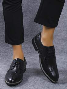Men's Carved Formal Brogue Solid Color Pointed Toe Low Cut Lace Up Low-Heeled Leather Shoes With Party Style For Middle-Aged Business All Year Round, Pu Leather