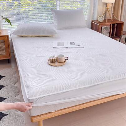 1 Piece 3-Layer Padded Fitted Sheet, Cozy Mattress Protector, Fashionable Quilted Solid Color Mattress Cover