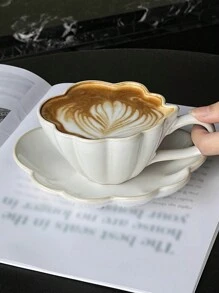 Modny designerski zestaw ceramicznych filiżanek do kawy, ceramika w kształcie białej chmurki w stylu europejskim z motywem kwiatowym Zestaw kubków do kawy na śniadanie z mlekiem, 1 zestaw (filiżanka + spodek)