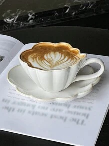 Modny designerski zestaw ceramicznych filiżanek do kawy, ceramika w kształcie białej chmurki w stylu europejskim z motywem kwiatowym Zestaw kubków do kawy na śniadanie z mlekiem, 1 zestaw (filiżanka + spodek)