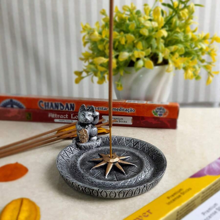 porta incenso incensário para incenso de vareta decorativo indiano decoração ying yang fengshui em resina - Pratinho Gato Prata - Visão 1