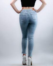 Women's Stretch Skinny Jeans With Ankle Closure