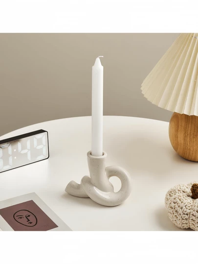 Enkel och elegant keramisk ljusstake med rep, rumsinredning, presenter