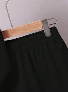 適合十幾歲男孩的2入組夏季休閒運動透氣快乾印有圖案的圓領背心和純色短褲套裝