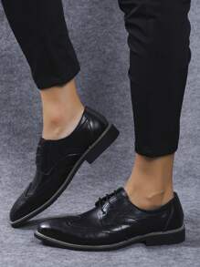 Men's Carved Formal Brogue Solid Color Pointed Toe Low Cut Lace Up Low-Heeled Leather Shoes With Party Style For Middle-Aged Business All Year Round, Pu Leather