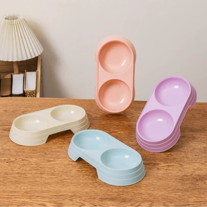1個多色現代簡約寵物雙碗,配有馬卡龍糖果色,適用於中小型寵物