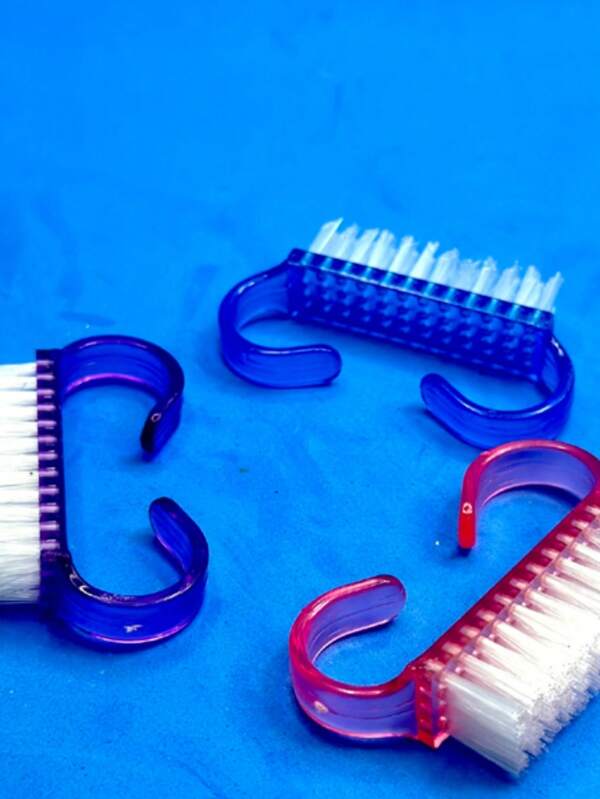 Kit 2 Escovinha Acrílica Para Limpeza De Unhas Higiene Multiuso Alça Anatomica