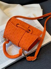 1個小型單色pu折面手提袋,磁扣式開口,單手柄和可調肩帶,適用於秋冬日常使用、戶外活動、購物和度假。