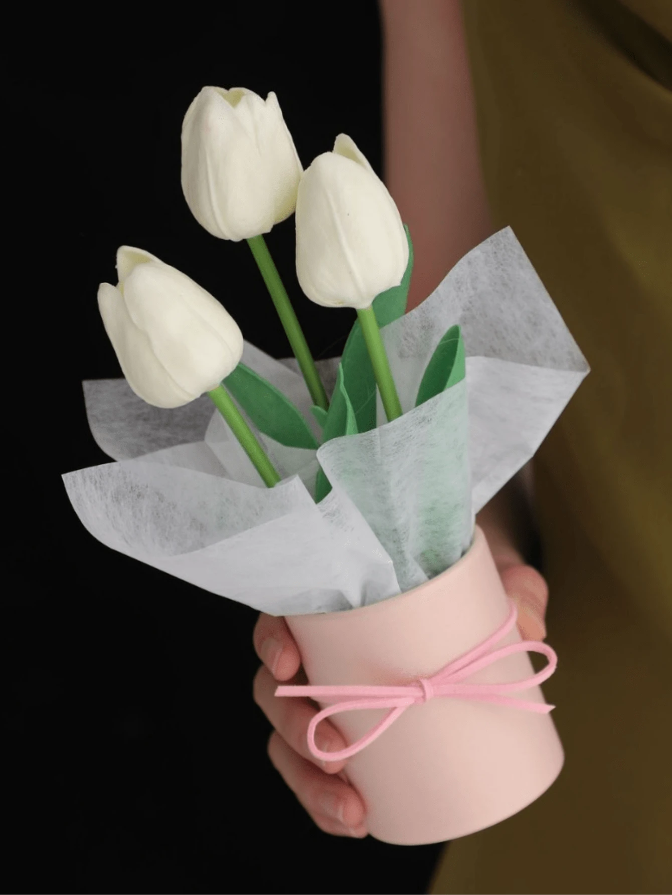 1 Bộ Bó Hoa Tulip Nhân Tạo Bao Gồm Xô Nhựa Và Giấy Gói Và 3 Bông Hoa Tulip, Xô Ôm Hoa Tulip Mini Mới, Hộp Hoa Nhỏ, Thích Hợp Làm Quà Tặng Mẹ, Quà Ngày Của Mẹ, Quà Ngày Lễ Tình Nhân, Quà Sinh Nhật, Bó Hoa Cầm Tay, Bàn Ăn Tại Nhà Trang trí mặt bàn - xanh + bạc - Xem 1