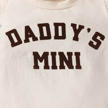 Baby Girl Casual Letter Print Top With Ruffle Trim And Solid Color Shorts 2pcs/Set, Summer - Apricot - View 3