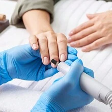 美甲打磨砂带套装，包含80、150、240目砂纸，150片装，彩色粗细美甲打磨砂带，2个美甲钻头，3/32英寸钻头，便携式收纳盒套装 - 彩色 - 查看 6