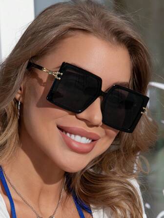 نظارات شمسية مربعة كبيرة الحجم بتصميم كلاسيكي من مواد بلاستيكية، نظارات زينة للاستخدام الخارجي في السفر والشاطئ والعطلات، تقدم حماية من الأشعة فوق البنفسجية. نظارات شمسية أنيقة للنساء والرجال مناسبة للارتداء مع البلوزات والجينز والبلوفرات والهوديز والمعاطف والفساتين وقمصان الأكمام الطويلة، أنيقة للاستخدام اليومي وفي نزهات العائلة والسفر والعطلات الصيفية والشاطئية