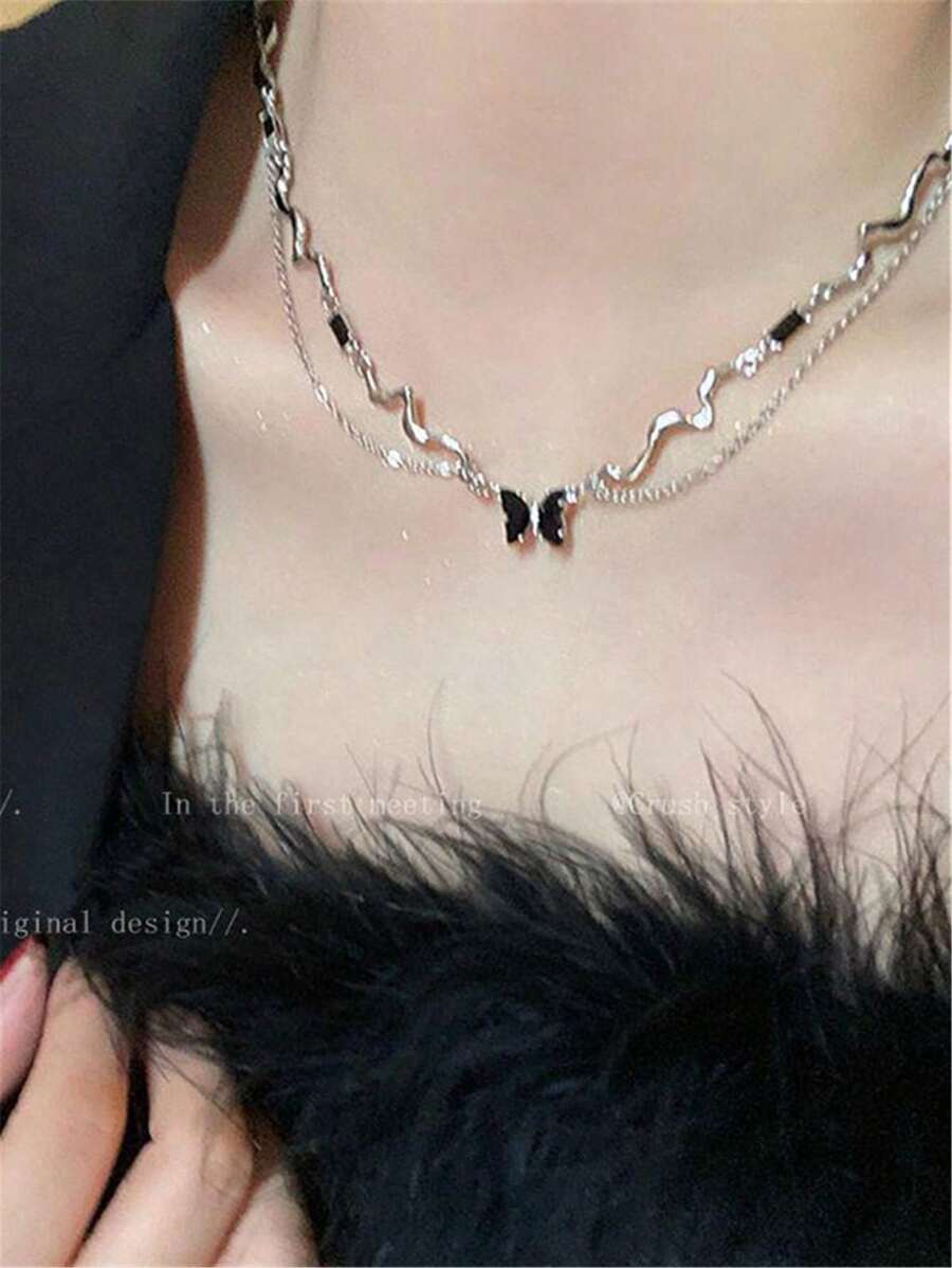 1pc Dark Goth Chic Double-Layer Black Butterfly Necklace, Minimalist Delicate Necklace For Women - Black - View 1