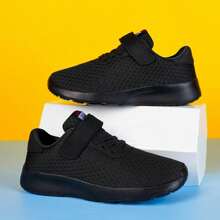 1 Par De Zapatos Para Correr Para Mujeres, Ligeros Y Cómodos, Diseño Completamente Negro, Parte Superior De Malla, Transpirables Y Versátiles, Sin Cordones Con Cierre De Hebilla, Para Primavera / Verano