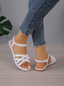 Sandálias planas com tiras cruzadas femininas e decoração de salto elástico, brancas, sandálias confortáveis para férias na praia, sandálias deslizantes na moda para o verão