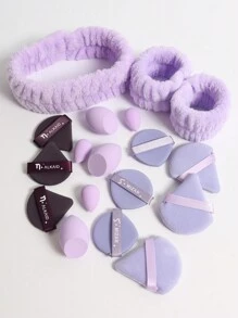 18件套化妆工具套装，包含1个头带、2个腕带、3个普通化妆海绵、3个迷你化妆海绵、3个三角粉扑和6个气垫粉扑。这款化妆海绵套装可帮助您轻松晕染粉底液、粉底霜和粉状产品，打造完美妆容。不含乳胶，适合所有肤质。赠品、旅行、平价好物、旅行必备 - 彩色 - 查看 3