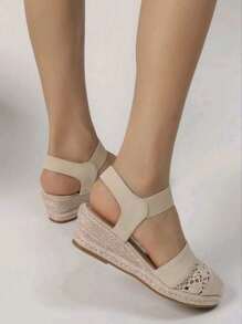 Women's Fashionable Linen Rope Platform Wedges With Rubber Sole And Four Flowers Embroidered On The Toe