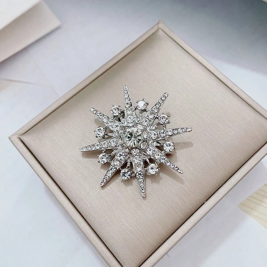 1 Miếng Đúng mốt Rhinestone đầy đủ Bông tuyết & Hình ngôi sao Lung linh Trâm cài áo , Thích hợp Đối với Mặc hàng ngày , Hoàn hảo Với Áo len , áo , Áo khoác Trench Đối với Cả hai Nam Và NỮ - Bạc - Xem 1