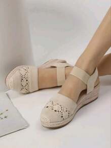 Women's Fashionable Linen Rope Platform Wedges With Rubber Sole And Four Flowers Embroidered On The Toe