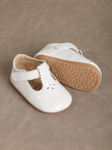 1 双纯色 PU 玛丽珍平底鞋，带钩环扣，适合 0-1 岁女婴，适合春秋季节