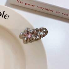 Street 女士銀色亮面金屬花朵和粉色水晶石裝飾夾，適用於日常使用 - 銀色 - 查看 3