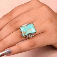(عرق الحجر الرئيسي عشوائي) خاتم نسائي فاخر وأنيق من الفيروز ذو حجر رئيسي مربع، يكشف عن شخصية كريمة ولائقة، مثالي للخطوبة والزفاف وحفلات المجوهرات