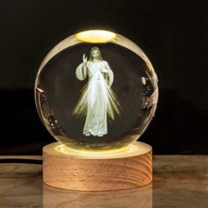 1pc Crystal Ball Jesus Ornament Decoration With Usb Base, 6cm Or 8cm Diameter, A Elegant Festival Gift For Family, Friends, Couples And Women. The Crystal Material Adds A Sense Of Luxury. The Lamp Of The Usb Base Creates A Cozy And Warm Atmosphere. It Can Be Used As A Room Decoration, Home Decor, Festival, Birthday Gift And Scene Accessories. Birthday Gifts Graduation Christmas Decorations Christmas