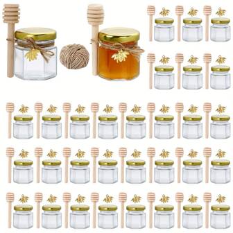 Élégantes mini-bocaux en verre hexagonaux avec couvercles dorés et cuillères en bois, parfaits pour les conserves naturelles et les cadeaux de fête. Pack multiple pour mariages et evénements de demoiselles d'honneur. Bocal en verre transparent pour miel avec couvercle, tige en verre pour remuer, bouteille de miel. Bocal en verre transparent créatif pour les fruits de mer