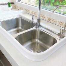1 Rolle 2M T-förmiger Badewannen-Spritzschutz, Wasser-Barriere für Badezimmer & Küchenarbeitsplatten, Duschboden-Trenner, 3CM hoher effektiver Wasserdamm, weiches selbstklebendes Material beschädigt die Haut nicht, Badezimmer Dekoration, Herbst Dekoration, Badezimmer Accessoires, Schulanfang
