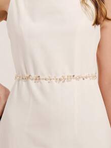 1件优雅新娘仿珍珠和水钻串珠婚纱腰带。情人节配饰