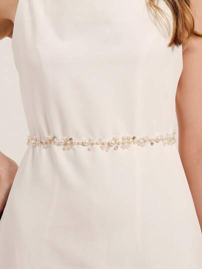 1件优雅新娘仿珍珠和水钻串珠婚纱腰带。情人节配饰