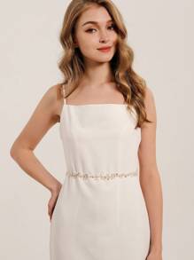 1件优雅新娘仿珍珠和水钻串珠婚纱腰带。情人节配饰