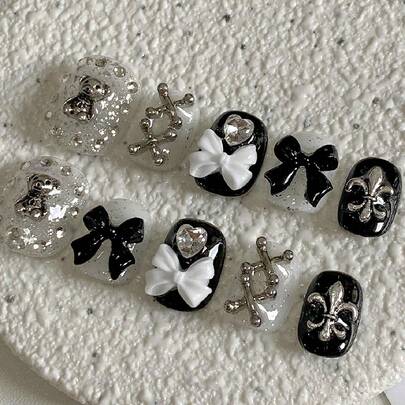 Y2K 10片装迷你泰迪熊和领结美甲贴纸，手工制作，按压式美甲贴片，适合日常生活、派对、聚会以及所有女性美甲护理场合。