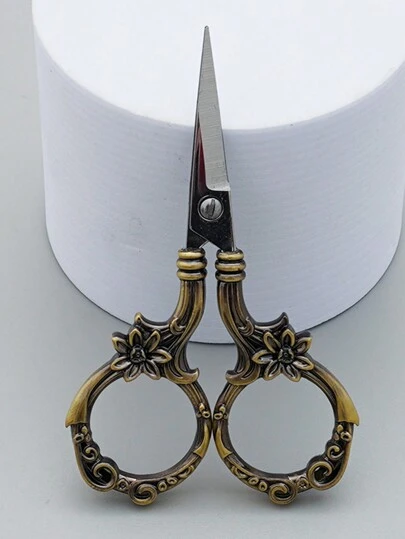 Vintage European Style Blue Antique Color Scissors Stainless Steel For Cross Stitch Cutting Embroidery Sewing Handcraft Craft Art Work DIY Tool(Little Daisy)