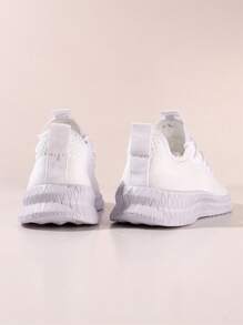 Women's Fashionable Sneakers Comfortable Minimalist Casual Shoes Outdoor Lightweight Running Shoes Mesh Breathable Walking Shoes White
