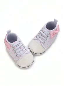 女童心型和蝴蝶結設計防滑帆布平底鞋，適合所有季節