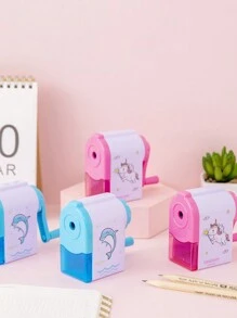 1 pièce Taille-crayon avec impression de licorne dauphin, taille-crayon manuel à manivelle pour les étudiants - cadeau parfait pour la papeterie scolaire et les fournitures de bureau ! , Taille-crayon pour enfants, Taille-crayon électrique, Taille-crayon, Taille-crayon, Taille-crayon électrique, Rentrée scolaire
