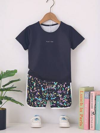 夏季青少女戶外休閒字母印花短袖上衣及彩色印花短褲套裝