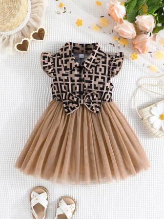 Vestido de contraste de malla con volantes y aplicaciones, con estampado geométrico de moda para niña bebé en verano