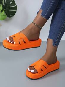 Women's Thick-Soled Sandals, Summer New Round Toe Flat-Soled Outside Wearing Beach Casual Slippers