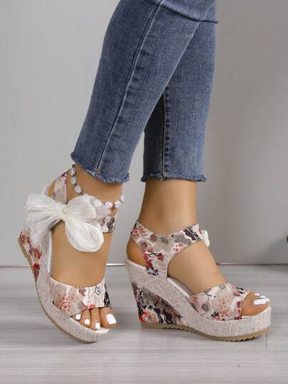 Sandalias de plataforma y cuña estilo europeo para mujer con cinta envolvente, nuevo estilo primavera-verano 2024 para uso casual al aire libre, de puntera abierta y fácil de poner, diseño sexy con decoración de flores de colores para vacaciones en la playa, cómodo diseño de punta abierta para el Día de San Valentín