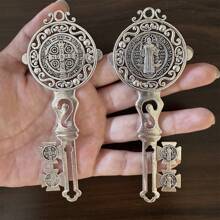 BONITTER Set Di 2 Chiave San Benedetto Doppia Faccia In Smalto Per La Benedizione E La Protezione - Medaglia San Benedetto Per Appendere Alla Porta Di Casa - Appendiabiti A Muro Croce Cattolica Per Regalo Di Pasqua - Llave De San Benito
