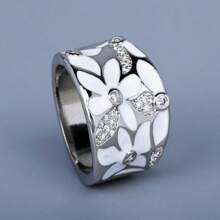 خاتم رجعي بتصميم زهرة مزخرف بطلاء ومطعم بأحجار الزركونيا المكعبة والراتنج للنساء لعيد الحب - أبيض - مشاهدة 1