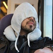 1 Gối kê cổ hình chữ U kèm mũ trùm đầu và lớp lót lông bên trong cho giấc ngủ trưa khi đi du lịch. Được làm từ chất liệu thoải mái, có mũ che mắt, lọc ánh sáng và thiết kế dây rút có thể điều chỉnh vừa vặn với cổ và đầu. Thích hợp sử dụng trên máy bay, xe buýt, tàu hỏa hoặc ô tô, và dành cho những du khách cần gối, chống nắng và riêng tư. - Đỏ - Xem 8